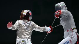 Вчера. Уси. Яна ЕГОРЯН (справа) против француженки Манон БРЮНЕ в финале командных соревнований.