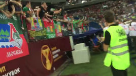 Фанаты "Локо" закидали ЦСКА бутылками. Чалов ответил