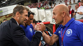 28 июля. Москва. Тушино. "Спартак" - "Оренбург" - 1:0. Массимо КАРРЕРА (слева) и Владимир ФЕДОТОВ.