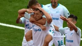 Артем ДЗЮБА отпраздновал гол в ворота "Енисея" фирменным жестом.