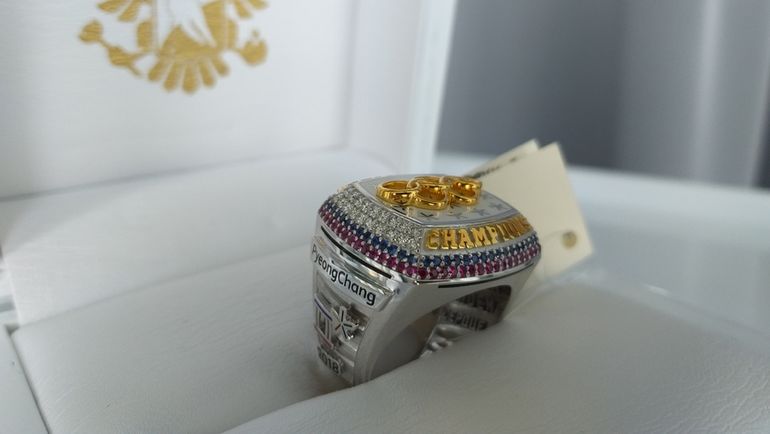 Перстень олимпийского чемпиона по хоккею. Фото Сергей ФЕДОСЕЕВ, ФХР Перстень олимпийского чемпиона по хоккею. Фото Сергей ФЕДОСЕЕВ, ФХР