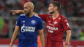 28 июля. Москва. Тушино. "Спартак"- "Оренбург" - 1:0. Александр ТАШАЕВ (справа) вышел на поле на 71-й минуте вместо Александр Ломовицкого.