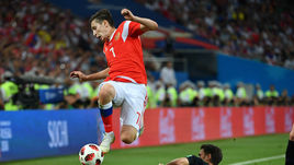 7 июля. Сочи. Россия - Хорватия - 2:2, пенальти - 3:4. Далер КУЗЯЕВ (№ 7).