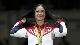Яна Егорян: "Подарок президента – машину – пришлось продать. Хочу новую"