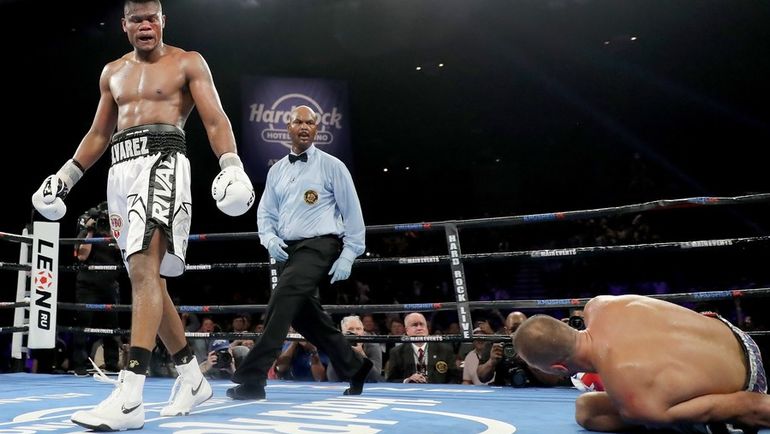 Сергей КОВАЛЕВ и Элейдер АЛЬВАРЕС. Фото AFP Сергей КОВАЛЕВ и Элейдер АЛЬВАРЕС. Фото AFP