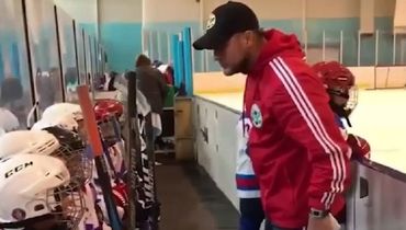 Тренер нецензурно выражается при детях.