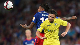 5 августа. Москва. ЦСКА - "Ростов" - 0:1. Артур ЮСУПОВ (№ 7) против новичка армейцев Абеля ЭРНАНДЕСА.