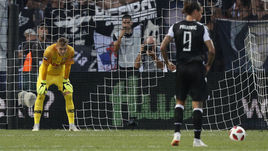 8 августа. Салоники. ПАОК - "Спартак" - 3:2. Александр МАКСИМЕНКО (слева).