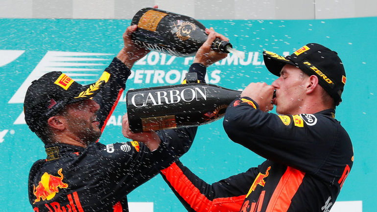 Дэн РИККЬЯРДО и Макс ФЕРСТАППЕН. Фото REUTERS Дэн РИККЬЯРДО и Макс ФЕРСТАППЕН. Фото REUTERS