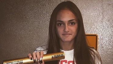 "У меня черные и длинные ногти. Чтобы рвать соперников"