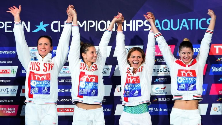 Анастасия ФЕСИКОВА, Светлана ЧИМРОВА, Юлия ЕФИМОВА и Мария КАМЕНЕВА празднуют победу в эстафете. Фото AFP Анастасия ФЕСИКОВА, Светлана ЧИМРОВА, Юлия ЕФИМОВА и Мария КАМЕНЕВА празднуют победу в эстафете. Фото AFP