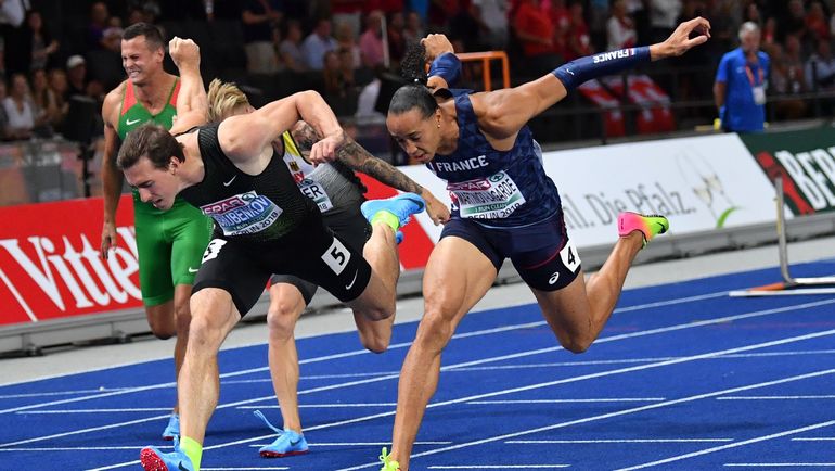 10 августа. Берлин. Фотофиниш: Сергей ШУБЕНКОВ уступил 0,002 в золотом споре Паскалю МАРТИНО-ЛАГАРДУ. Фото AFP 10 августа. Берлин. Фотофиниш: Сергей ШУБЕНКОВ уступил 0,002 в золотом споре Паскалю МАРТИНО-ЛАГАРДУ. Фото AFP