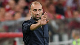 11 августа. Москва. Тушино. "Спартак" - "Анжи" - 1:0. Главный тренер "Анжи" Магомед АДИЕВ.