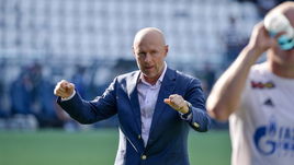 12 августа. Оренбург. "Оренбург" - "Локомотив" - 1:0. Владимир ФЕДОТОВ после победы.