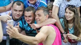 13 августа. Казань. "Рубин" - "Зенит" - 0:1. Артем ДЗЮБА и болельщики.