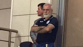 Вторник. Москва. "Спартак" - ПАОК - 0:0. Иван САВВИДИ (в центре) не ожидал такого результата от своей команды.