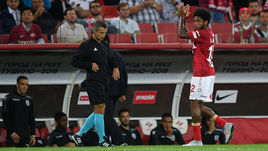 Вторник. Москва. "Спартак" - ПАОК - 0:0. ЛУИЗ АДРИАНУ оставил красно-белых в меньшинстве на 33-й минуте.