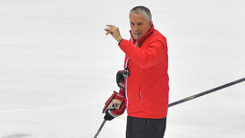 Главный тренер "Авангарда" Боб ХАРТЛИ.