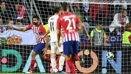 15 августа. Таллин. "Реал" - "Атлетико" - 2:4 д.в. 79-я минута. ДИЕГУ КОСТА (слева) оформил дубль и сравнял счет в матче.