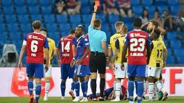 Больше часа в меньшинстве: как Слуцкий простился c Лигой Европы