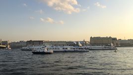 16 августа. Санкт-Петербург. "Зенит" - "Динамо" Минск - 8:1 д.в. Болельщики хозяев поддерживали команды с теплоходов.