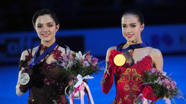 Евгения МЕДВЕДЕВА и Алина ЗАГИТОВА.