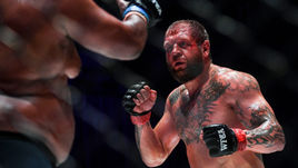 Александр ЕМЕЛЬЯНЕНКО (справа).