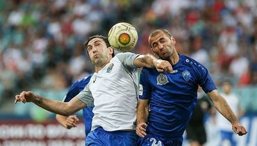 Украинский футболист объяснил, почему не повернулся к флагу России