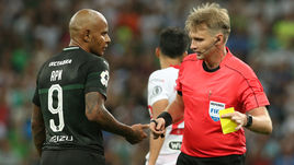 18 августа. Краснодар. "Краснодар" - "Спартак" - 0:1. АРИ и арбитр Сергей ЛАПОЧКИН.