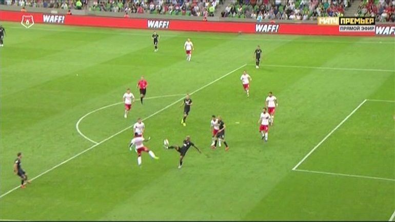 90-я минута. Эпизод с участием Квинси ПРОМЕСА и АРИ в штрафной красно-белых. 90-я минута. Эпизод с участием Квинси ПРОМЕСА и АРИ в штрафной красно-белых.