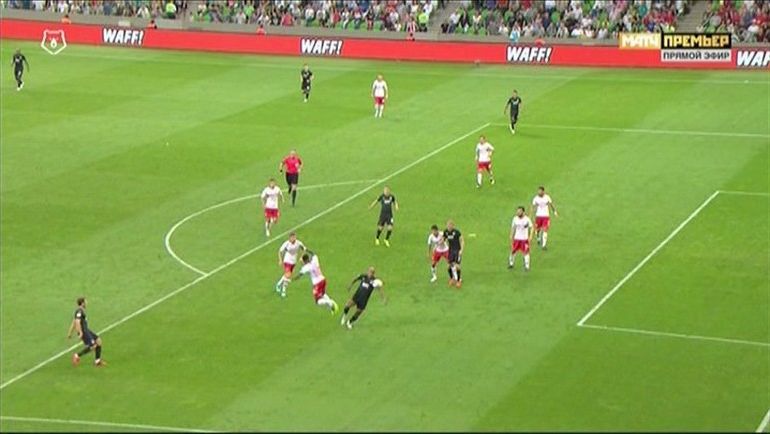 90-я минута. Эпизод с участием Квинси ПРОМЕСА и АРИ в штрафной красно-белых. 90-я минута. Эпизод с участием Квинси ПРОМЕСА и АРИ в штрафной красно-белых.