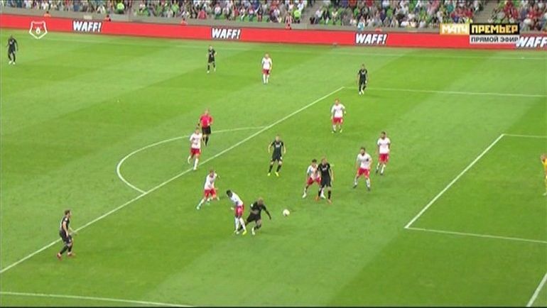 90-я минута. Эпизод с участием Квинси ПРОМЕСА и АРИ в штрафной красно-белых. 90-я минута. Эпизод с участием Квинси ПРОМЕСА и АРИ в штрафной красно-белых.