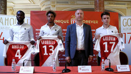 Понедельник. Монако. Презентация новичков "Монако". Александр ГОЛОВИН (справа), Жан-Эд АОЛУ (слева) и Виллем ГЕББЕЛЬС (второй слева) и вице-президент клуба Вадим ВАСИЛЬЕВ.