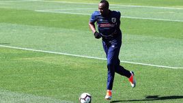 21 августа. Австралия. Госфорд. Усэйн БОЛТ на тренировке клуба "Сентрал Кост Маринерс".