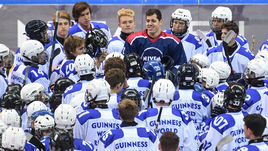 Вторник. Москва. Евгений МАЛКИН и другие участники рекорда для книги Гиннесса.