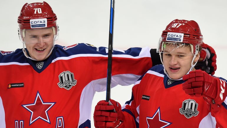 Сергей ШУМАКОВ (слева) и Кирилл КАПРИЗОВ. Фото Юрий КУЗЬМИН, photo.khl.ru Сергей ШУМАКОВ (слева) и Кирилл КАПРИЗОВ. Фото Юрий КУЗЬМИН, photo.khl.ru