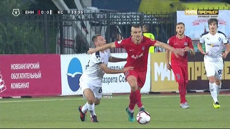 Спорный момент на 34-й минуте. Спорный момент на 34-й минуте.