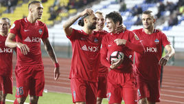 27 августа. Тюмень. "Енисей" – "Крылья Советов" – 1:0. Игроки "Енисей" праздунуют забитый гол.