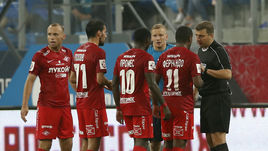 6 августа 2017 года. Санкт-Петербург. "Зенит" - "Спартак" - 5:1. Михаил ВИЛКОВ, кажется, в этом августе противостояние двух столиц судить не будет.