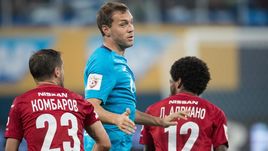 6 августа 2017. Санкт-Петербург. "Зенит" – "Спартак" – 5:1. Дмитрий КОМБАРОВ, Артем ДЗЮБА и Луиз АДРИАНУ.