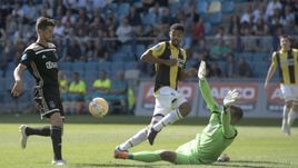 2 сентября. Арнем. "Витесс" - "Аякс" - 0:4. Один из четырех безответных голов гостей.