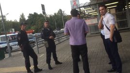 Пострадавший болельщик "Анжи" - справа.