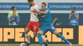 2 сентября. Санкт-Петербург. "Зенит" - "Спартак" - 0:0. Борьба Артема ДЗЮБЫ (справа) и Самюэля ЖИГО.