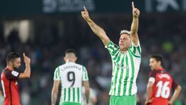 Воскресенье. Севилья. "Бетис" - "Севилья" - 1:0. Эмоции автора победного гола ХОАКИНА.