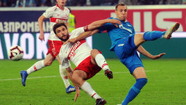 2 сентября. Санкт-Петербург. "Зенит" - "Спартак" - 0:0. Артем ДЗЮБА (справа) и Георгий ДЖИКИЯ.