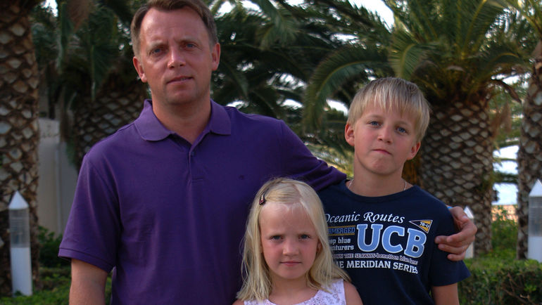 Владимир Петтай с сыном Матвеем и дочерью Дарьей. Фото Фото из личного архива семьи Владимир Петтай с сыном Матвеем и дочерью Дарьей. Фото Фото из личного архива семьи