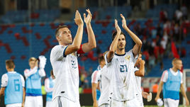 7 сентября. Трабзон. Турция – Россия – 1:2. Артем Дзюба (слева) и Александр Ерохин после матча.