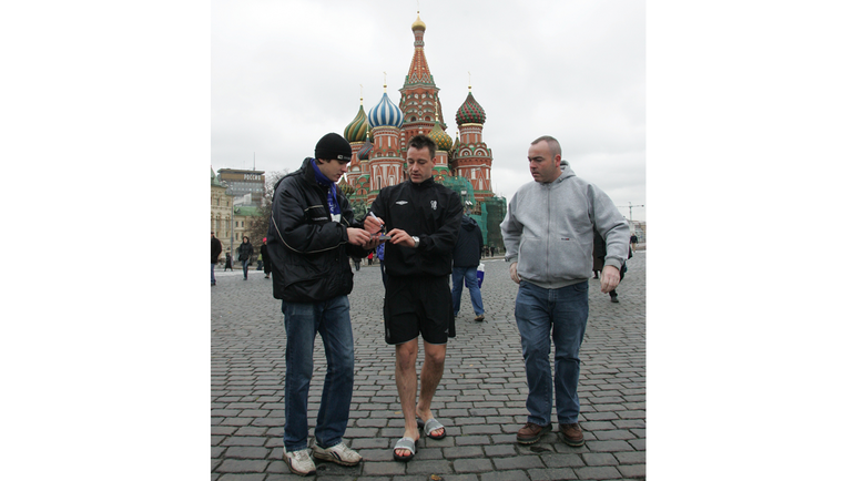 1 ноября 2004 года. Москва. Джон Терри на Красной площади. Фото Александр Вильф 1 ноября 2004 года. Москва. Джон Терри на Красной площади. Фото Александр Вильф