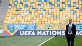 Воскресенье. Львов. Украина - Словакия - 1:0. Главный тренер сборной Украины Андрей Шевченко.