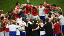 7 июля. Сочи. Россия - Хорватия - 2:2, пенальти - 3:4. Артем Дзюба и команда перед дополнительным временем.